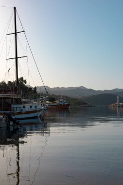Kas, Türkiye 'deki gemi limanının güzel manzarası. 
