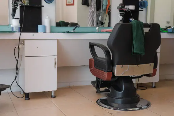 stock image An old turkish traditional hairdresser studio with barbershop armchair and mirror, retro style