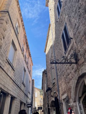 Budva 'nın şehir manzarası. Karadağ. Eski kasaba. Yüksek kalite fotoğraf