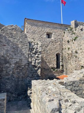 Budva 'nın şehir manzarası. Karadağ. Eski kasaba. Yüksek kalite fotoğraf