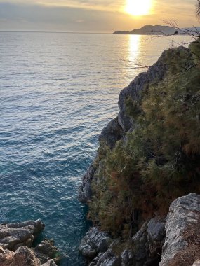 Karadağ, gün batımında St. Stefan adası. Yüksek kalite fotoğraf