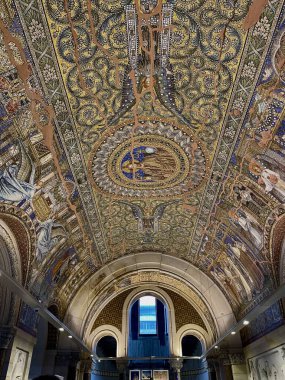 Berlin şehir merkezi. Tarihi manzaralar. Berlin 'deki ünlü Reichstag binası, ayrıntılar. Şubat 2024, Berlin, Almanya. Yüksek kalite fotoğraf