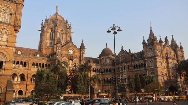 Mumbai tren istasyonu - Chhatrapati Shivaji Terminali