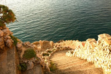 Deniz, dağlar, güneş. Tatil.