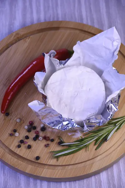 Erimiş peynirli ekmek dilimleri