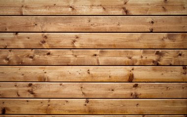 Belirgin yatay çizgileri ve düğüm desenleri olan ahşap tahıl. Odunun hafif gölgeleri ona doğal ve sıcak bir atmosfer sağlar..