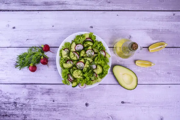 Bu görüntünün depolama fotoğrafları için Rusça virgüller tarafından ayrılmış bir tanımlama ve anahtar sözcük yaz. Sağlıklı yemek, diyet yemeği, detoks menüsü.