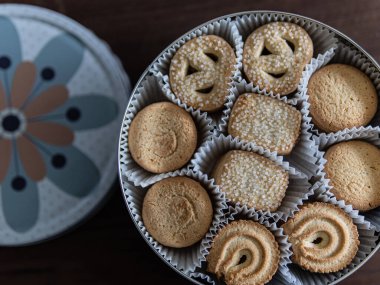 Kurabiyeli teneke kutu