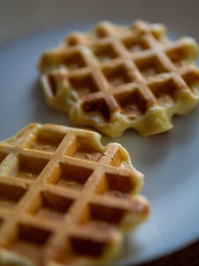 Beyaz örtü üzerinde kabaklı waffle. Yüksek kalite fotoğraf