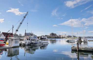 Victoria Limanı Victoria, British Columbia, Kanada 'daki Vancouver Adası' ndaki David Foster Geçidi 'nde.
