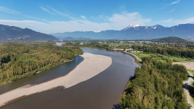 Chilliwack, British Columbia, Kanada 'daki Fraser Nehri boyunca uzanan 22..