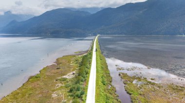 Pitt Meadows, British Columbia, Kanada 'da bahar sezonunda Grant Narrows Bölge Parkı' nın hava manzarası.