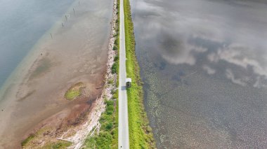 Pitt Meadows, British Columbia, Kanada 'da bahar sezonunda Grant Narrows Bölge Parkı' nın hava manzarası.