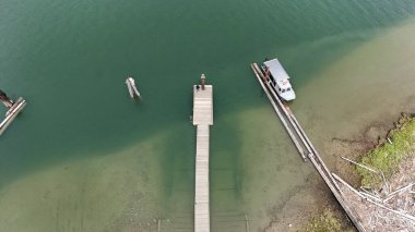 Pitt Gölü teknesinin denize açılma sahnesini Pitt Meadows, British Columbia, Kanada 'da bahar sezonunda Grant Narrows Bölgesel Parkı' nda çektik..