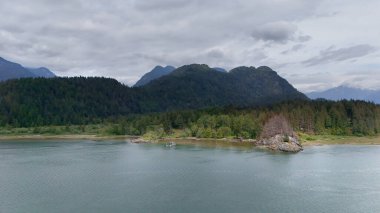 Pitt Meadows, British Columbia, Kanada 'da bahar sezonunda Grant Narrows Bölge Parkı' nın hava manzarası.