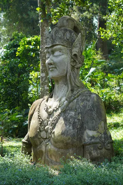 Kemesraan Park, Pujon, Batu Malang 'daki dev antik tanrıça heykeli. 