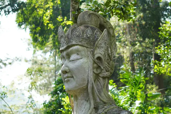 Kemesraan Park, Pujon, Batu Malang 'daki dev antik tanrıça heykeli. 