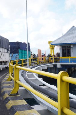 Sabah feribotla Ketapang Limanı, Banyuwangi 'ye giden yol.