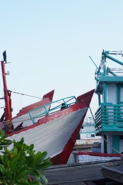Endonezya bayraklı gemiler öğleden sonra Bali 'deki Benoa limanına yanaştı.