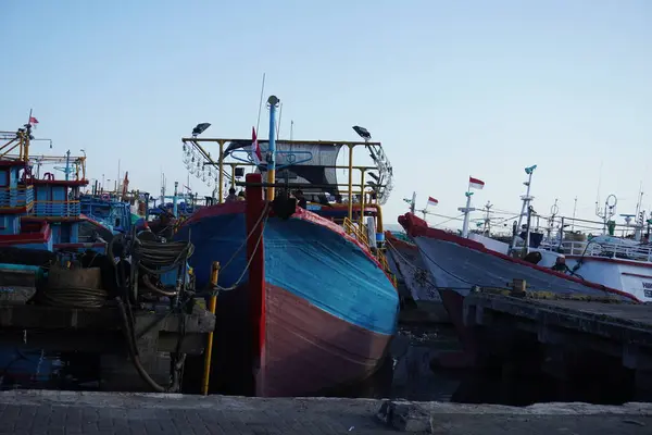Endonezya bayraklı gemiler öğleden sonra Bali 'deki Benoa limanına yanaştı.