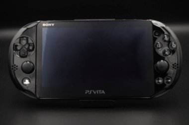 PlayStation Vita taşınabilir konsolu siyah arkaplanlı