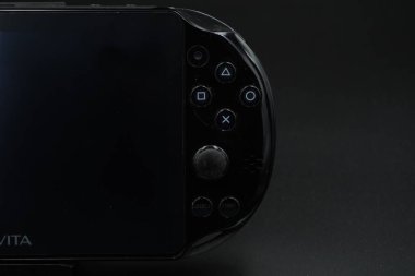 Siyah arkaplan ile Siyah PlayStation Vita konsol düğmeleri