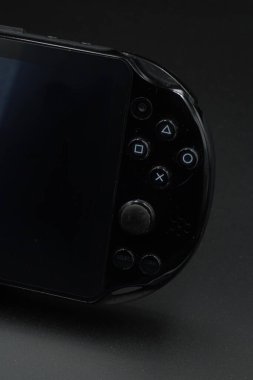 Siyah arkaplan ile Siyah PlayStation Vita konsol düğmeleri