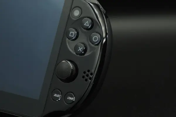 Siyah arkaplan ile Siyah PlayStation Vita konsol düğmeleri