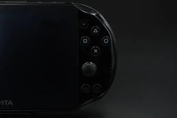 Siyah arkaplan ile Siyah PlayStation Vita konsol düğmeleri