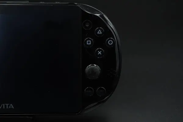 Siyah arkaplan ile Siyah PlayStation Vita konsol düğmeleri