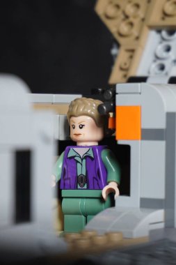 Prenses Leia bir Yıldız Savaşları gemisinin içinde minicik bir figür.