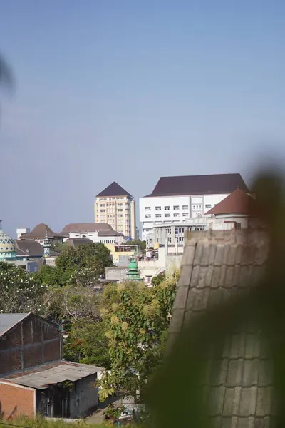 stock image A tall lecture building at a university from a distance