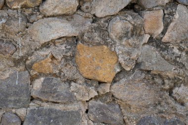 Yığılmış gri kireç taşından yapılmış bir duvardaki soyut arkaplan