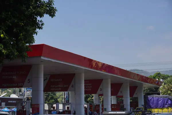 stock image The Pertamina gas station with the type of gasoline they sell on the side of the main road that leads to the city of Situbondo