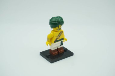 Tatlı savaşçısı Lego mini figür tuğlalar beyaz arka planda oyuncak