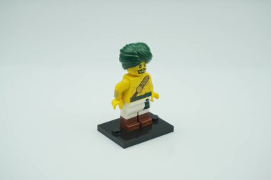 Tatlı savaşçısı Lego mini figür tuğlalar beyaz arka planda oyuncak