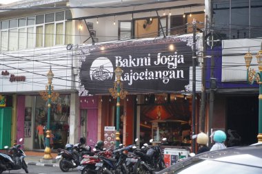 Malang 'daki Kayutangan Miras bölgesinde yol kenarında bir 