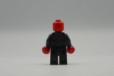 DC 'den Lego minyatür Demir Kafatası beyaz arka planlı oyuncak tuğlalar