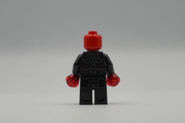 DC 'den Lego minyatür Demir Kafatası beyaz arka planlı oyuncak tuğlalar