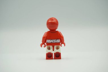 Beyaz geçmişi olan DC süper kahramanlarından Lego Mini Takvim Adam