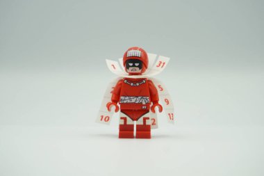 Beyaz geçmişi olan DC süper kahramanlarından Lego Mini Takvim Adam