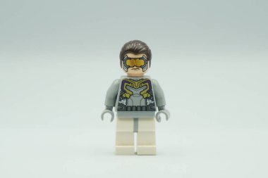 Beyaz arkaplandaki Lego Hydra küçük harf Marvel karakteri