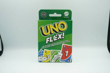 The box of the UNO Flex card game is green with a white background clipart