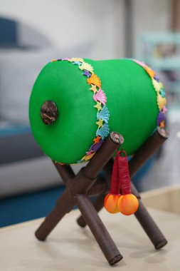 Müslümanlara ibadet çağrısı olarak oda dekorasyonu olarak kullanılan Ramazan temalı minyatür davul