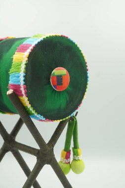 Kurban Bayramı 'nı bir oda dekorasyonu olarak karşılamak için kumaştan yapılmış minyatür cami davulu.