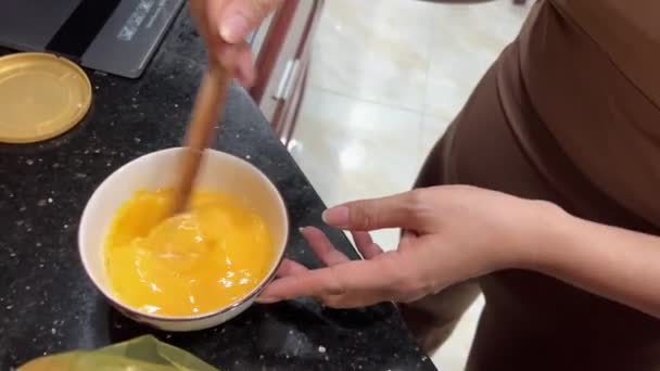 Slow Motion Crop Shot Woman Preparing Homemade Omelette Mixing Whisk — Stockvideo