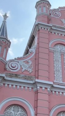 Ho Chi Minh şehri pembe Katolik kilisesi. Saigon, Vietnam 'ın pembe kilisesi Tan Dinh. Yüksek kalite 4k görüntü