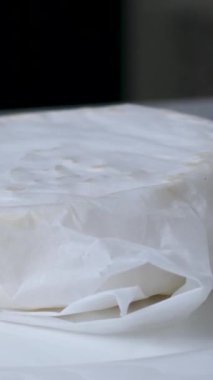 Dönüşümlü kremalı Camembert 'in 4K' lık detaylı görüntüsü. Yüksek kalite 4k görüntü