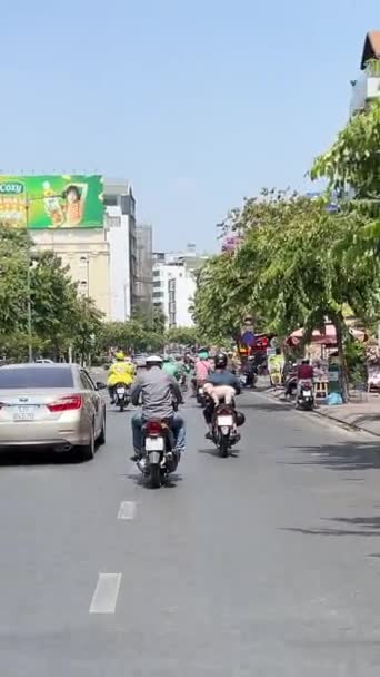 Verkeer Wegen Een Grote Stad Het Centrum Mensen Rijden Motorfietsen — Stockvideo