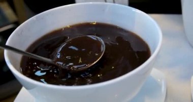 Fasulye ezmeli puding. Otantik Che Thai Vietnam meyveli kokteyli içmek için sıvı yapışkan katkı maddeleri. Vietnam fasulyesi tatlısı.